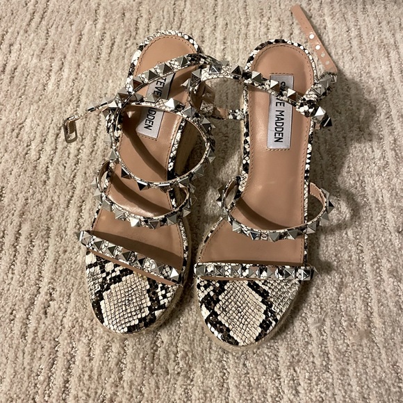 Rockstud Steve Madden snake silver studded espadrilles  6.5. Gently worn EUC HOT - Picture 3 of 4